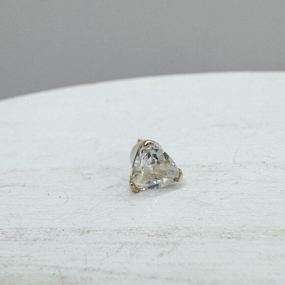 14k Yellow Gold Triangular Stud Earrings CZ Cubic Zirconia Classic Minimalist - Picture 15 of 16